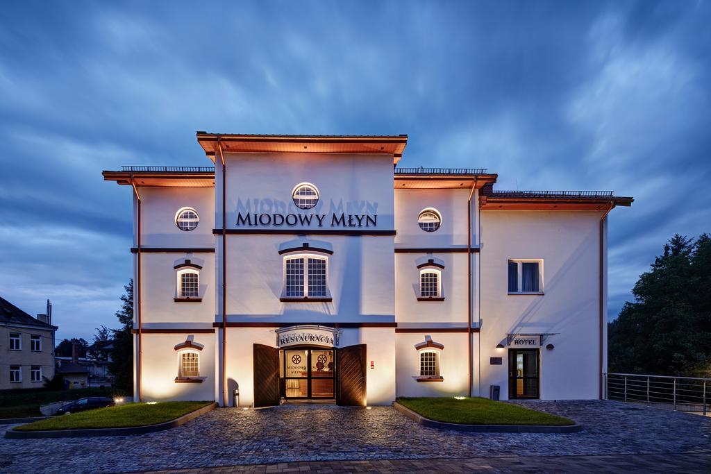 Hotel Miodowy Mlyn Opatow  Exterior foto