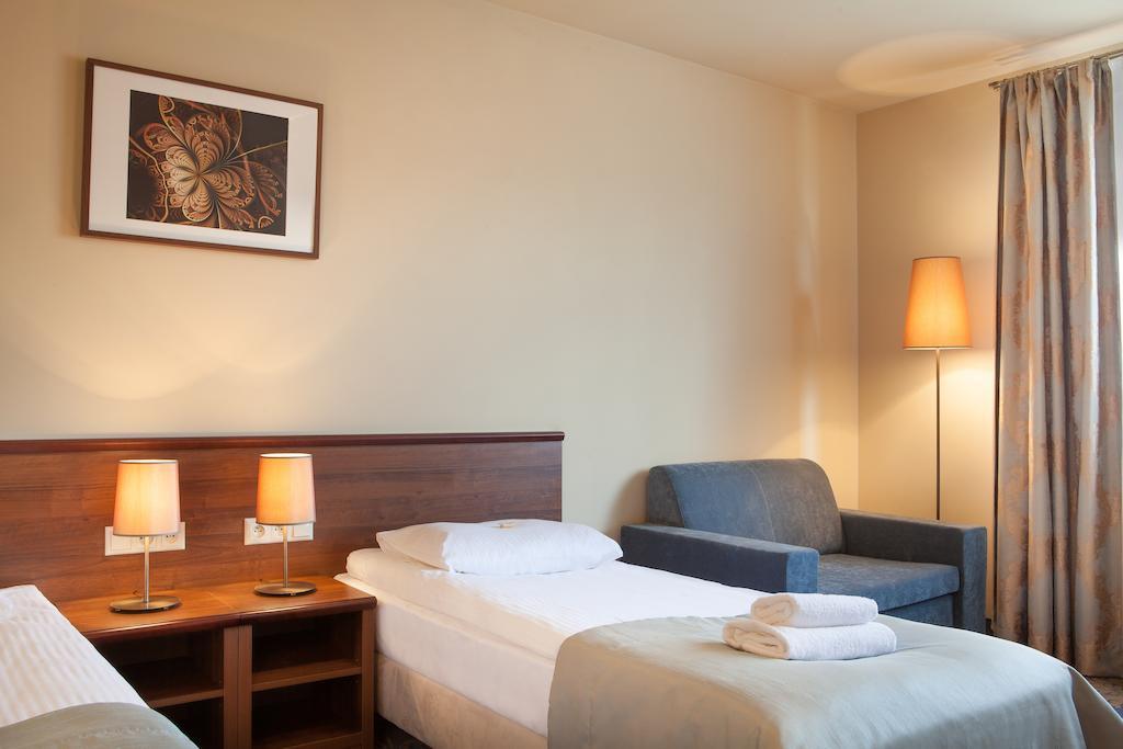 Hotel Miodowy Mlyn Opatow  Zimmer foto