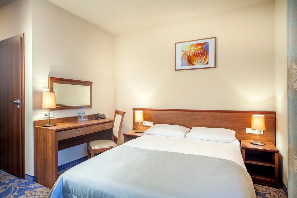 Hotel Miodowy Mlyn Opatow  Zimmer foto