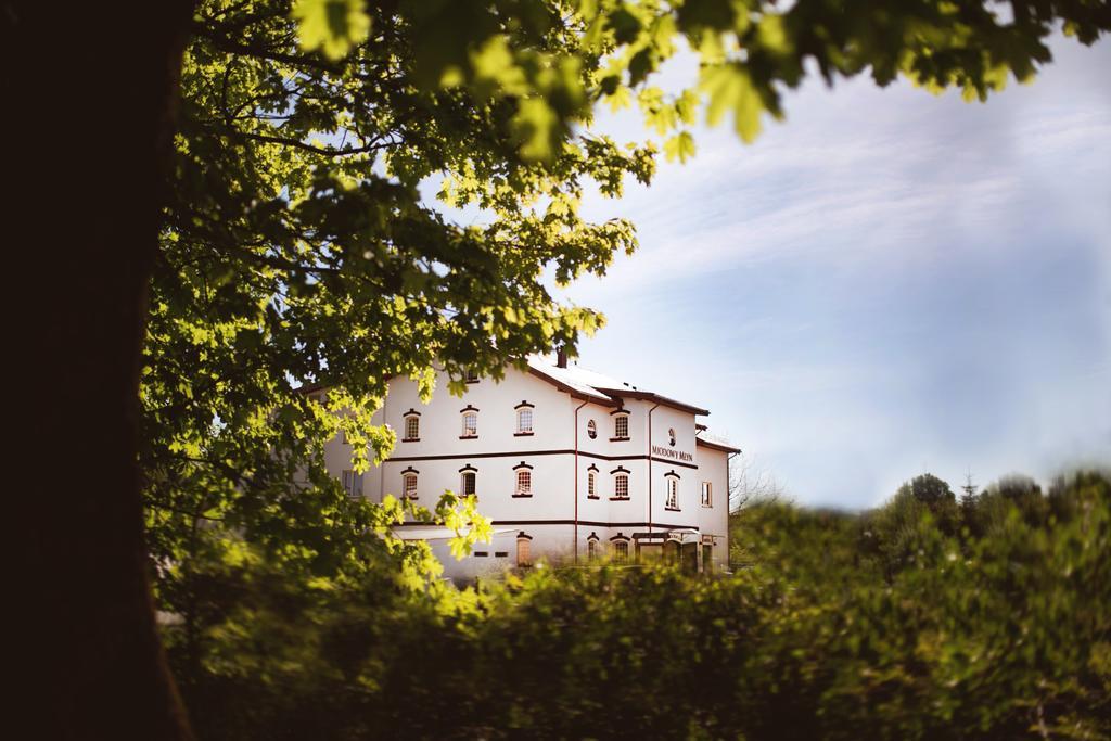 Hotel Miodowy Mlyn Opatow  Exterior foto