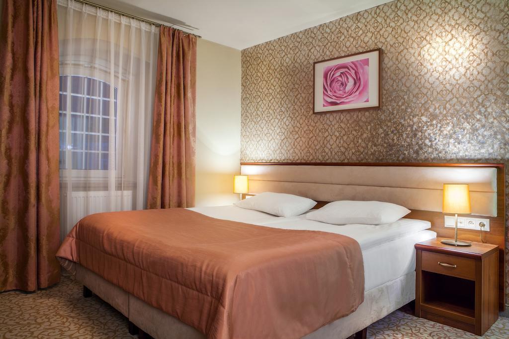 Hotel Miodowy Mlyn Opatow  Zimmer foto